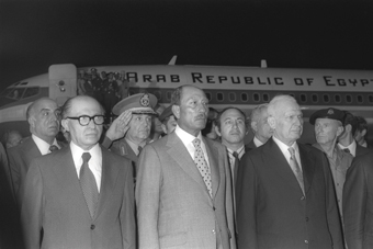 נשיא המדינה, פרופ' אפרים קציר, עם אנואר סאדאת ומנחם בגין